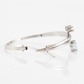 A bangle 18K white gold with aquamarine and two round brilliant-cut diamonds.