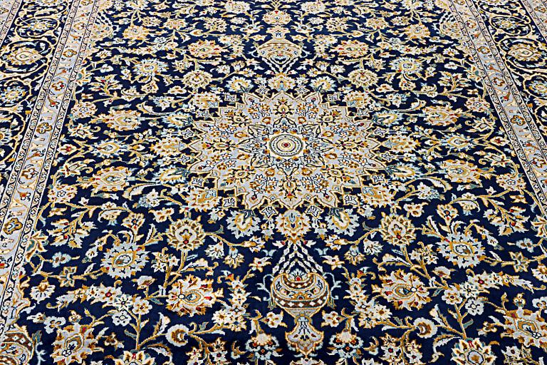A Kashan carpet, c. 343 x 236 cm.