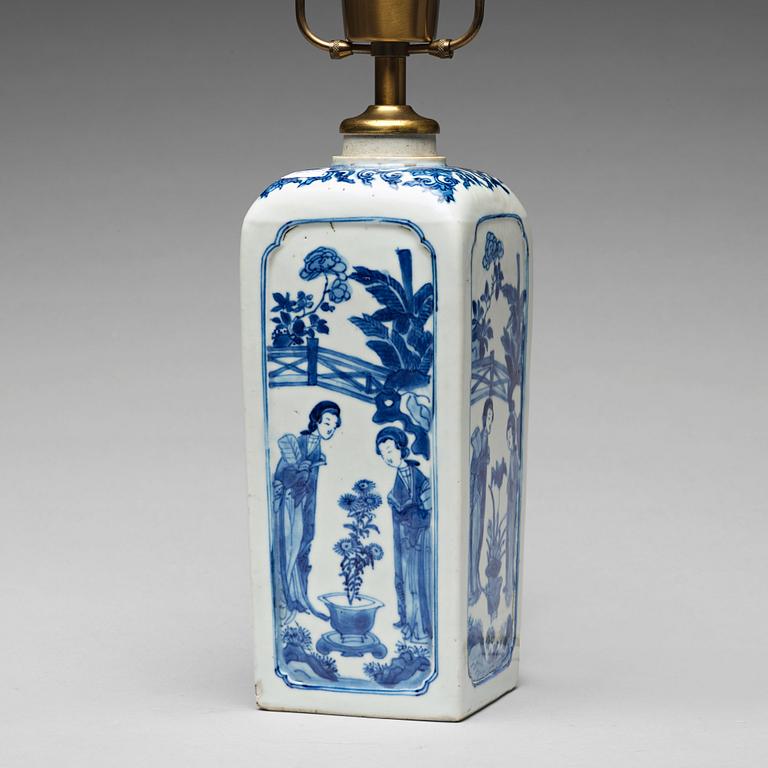 VAS, porslin. Qingdynastin, Kangxi (1662-1722).