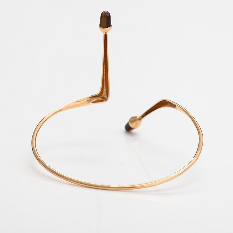 Elis Kauppi, A 14K gold bracelet/bangle with tiger's eyes. Kupittaan kulta, Turku 1961.