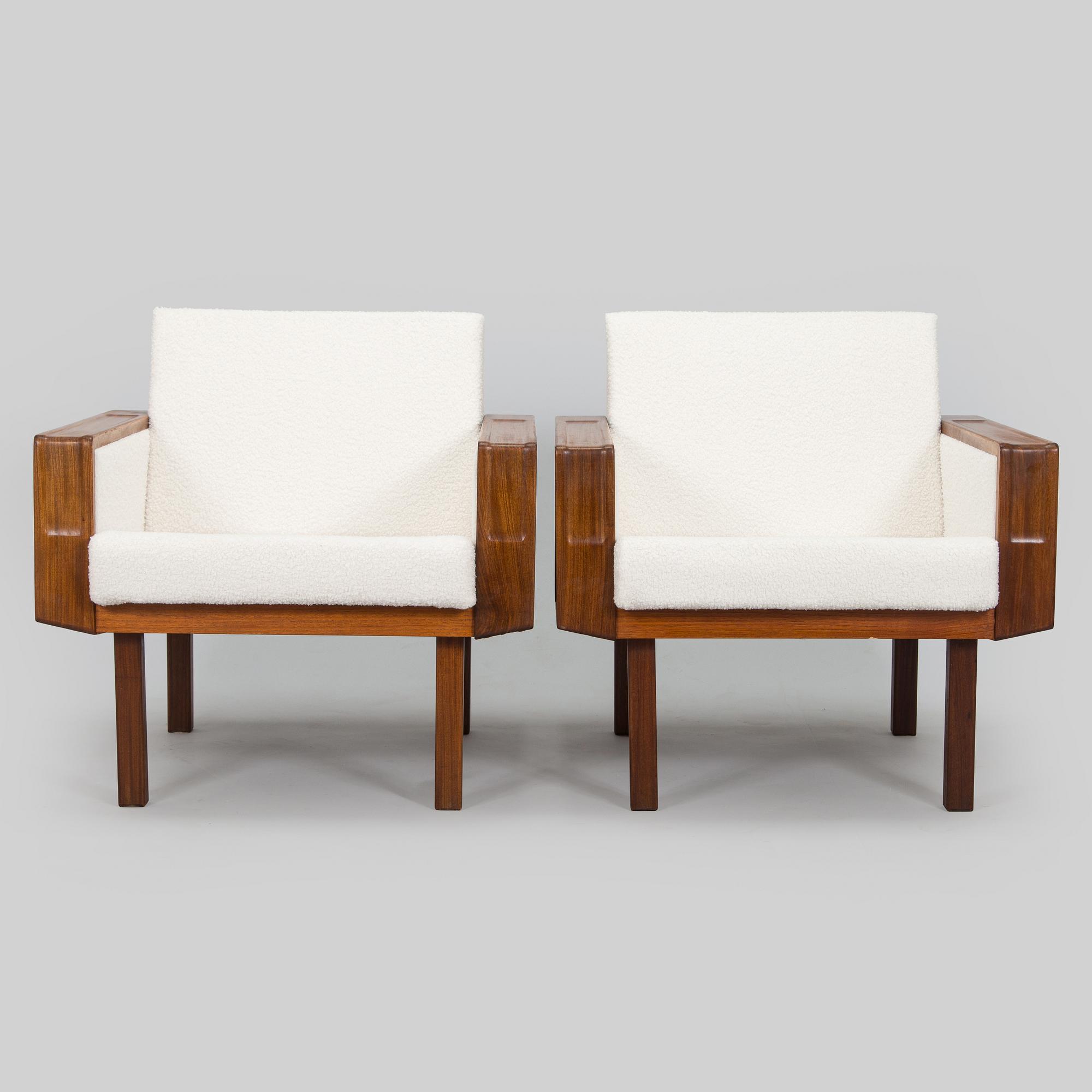 A pair of 1960s armchairs.