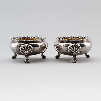 SALTKAR, 1 par, silver, Robert Garrard, Garrards, Panton Street, London, 1826. Vikt ca 351 gram.