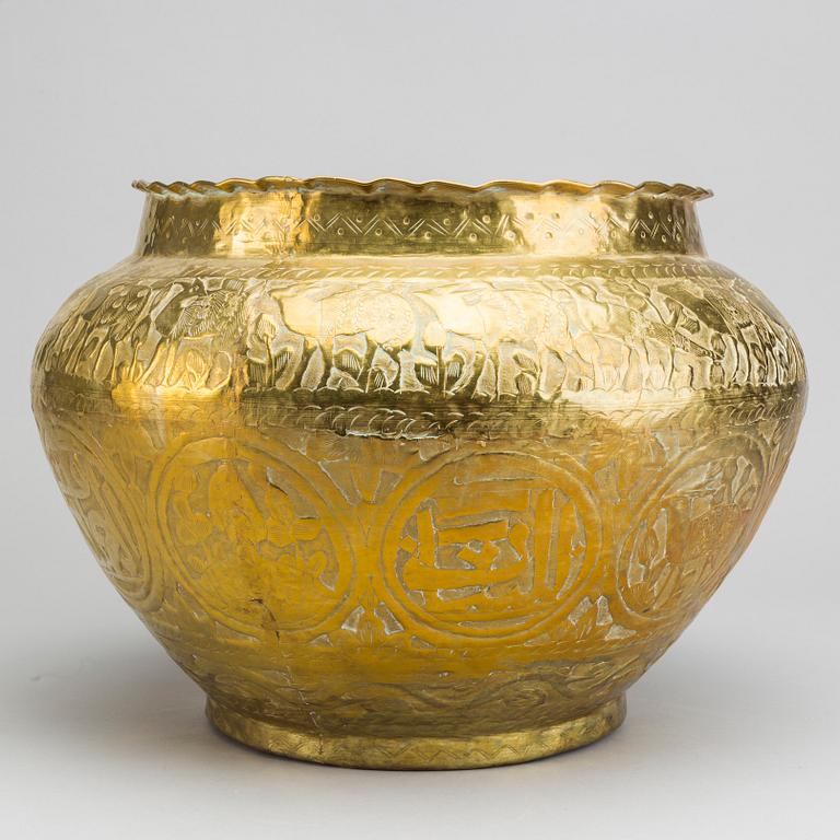 URNA, mässing, 1900-tal.