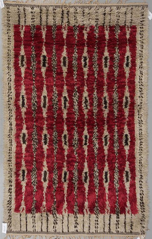 MATTA, rya, ca 228 x 148 cm, signerad SH, Sverige runt 1900-talets mitt.