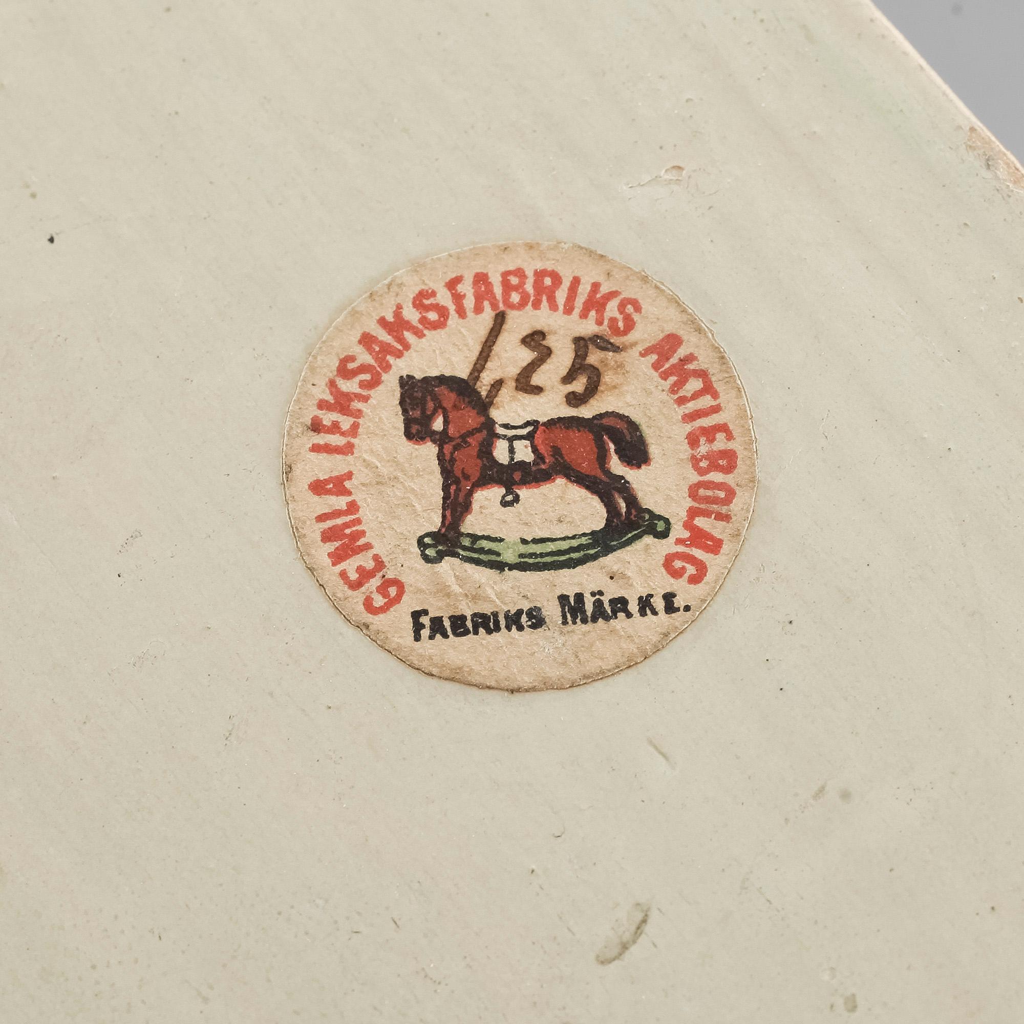 DOCKSKÅP med PARTI INREDNING, omkring 1900.