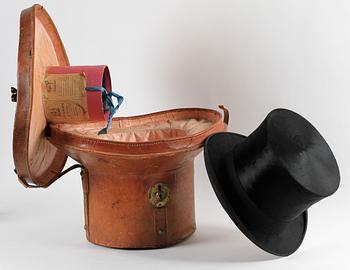 HATT I HATTASK, läder, textil. 1900-talets början.