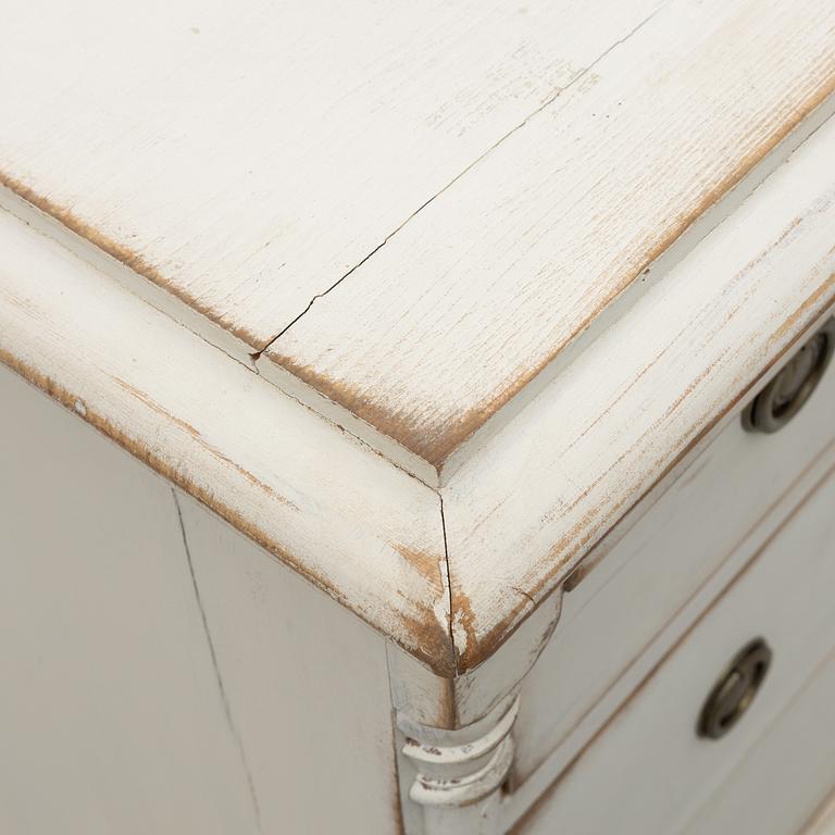 Chest of drawers, 19th century.