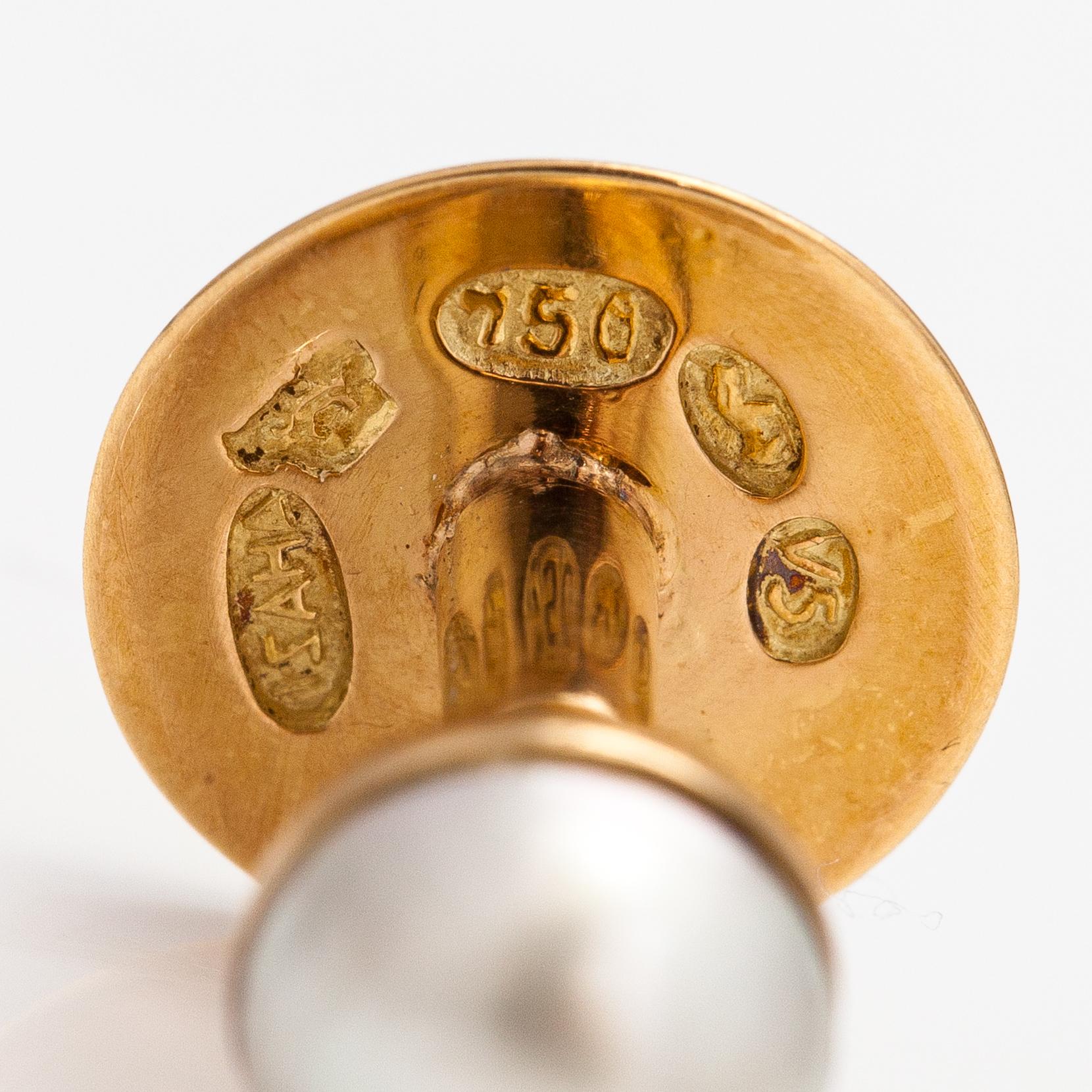 Nappeja frakkipaitaan, 18K kultaa ja viljellyt helmet. Iisakki Saha, Pori 1929.