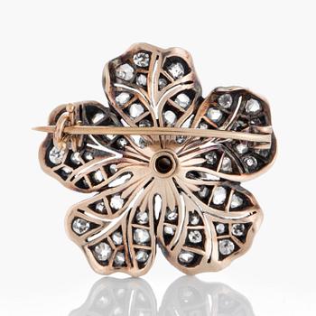 Blombrosch med gammal-, åttkant- och rosenslipade diamanter.