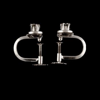 ÖRHÄNGEN, ett par, 18k vitguld med 2 briljantslipade diamanter, totalt ca 0,2 ct. Vikt 2 g.