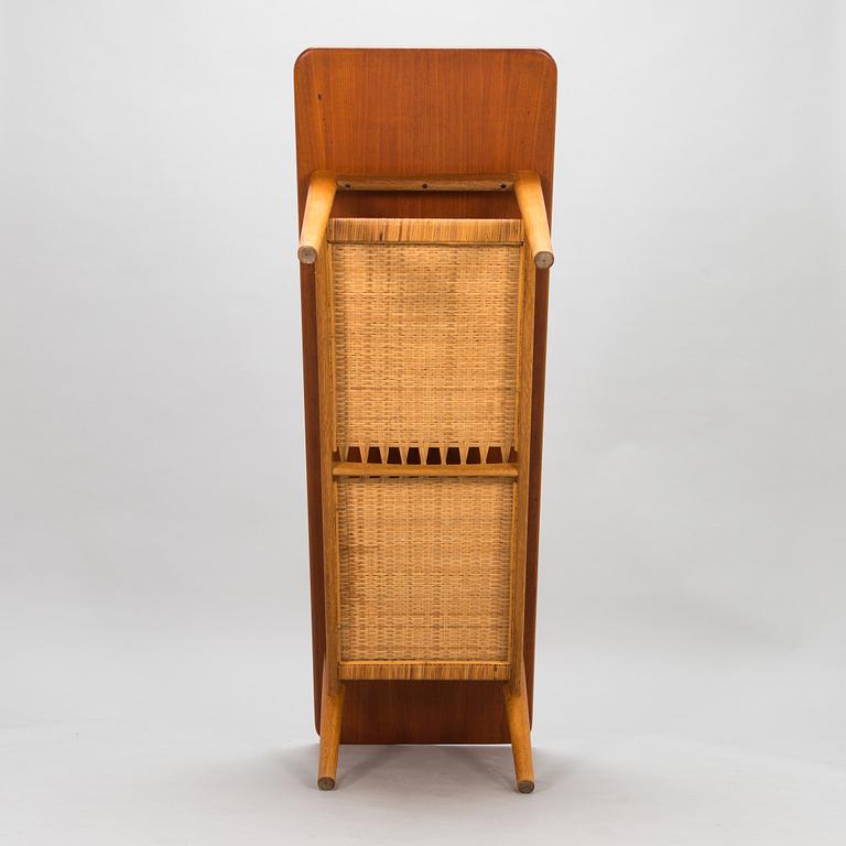 An oak and tek coffee table by Hans J Wegner for Andreas Tuck, 1960s.