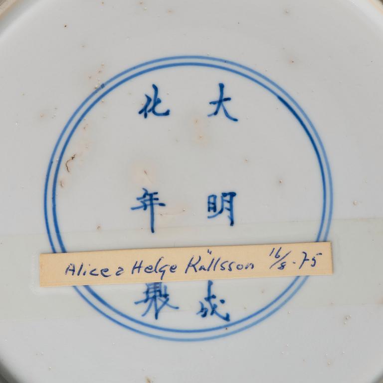 A pair of blue and white plates, Qing dynasty, Kangxi (1662-1722).