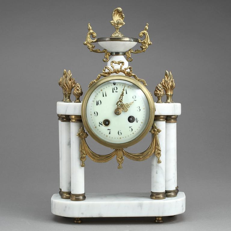 BORDSPENDYL, gustaviansk stil, 1900-tal.