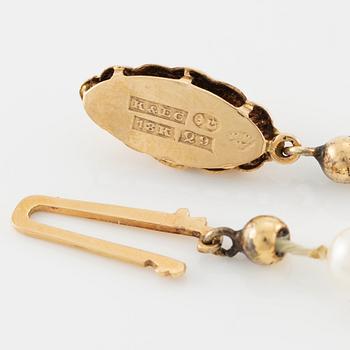 Necklace with graduated cultured pearls, clasp 18K gold.