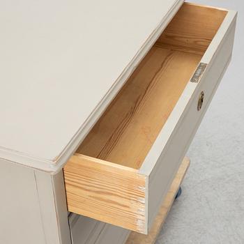 Byrå, gustaviansk stil, tidigt 1900-tal.