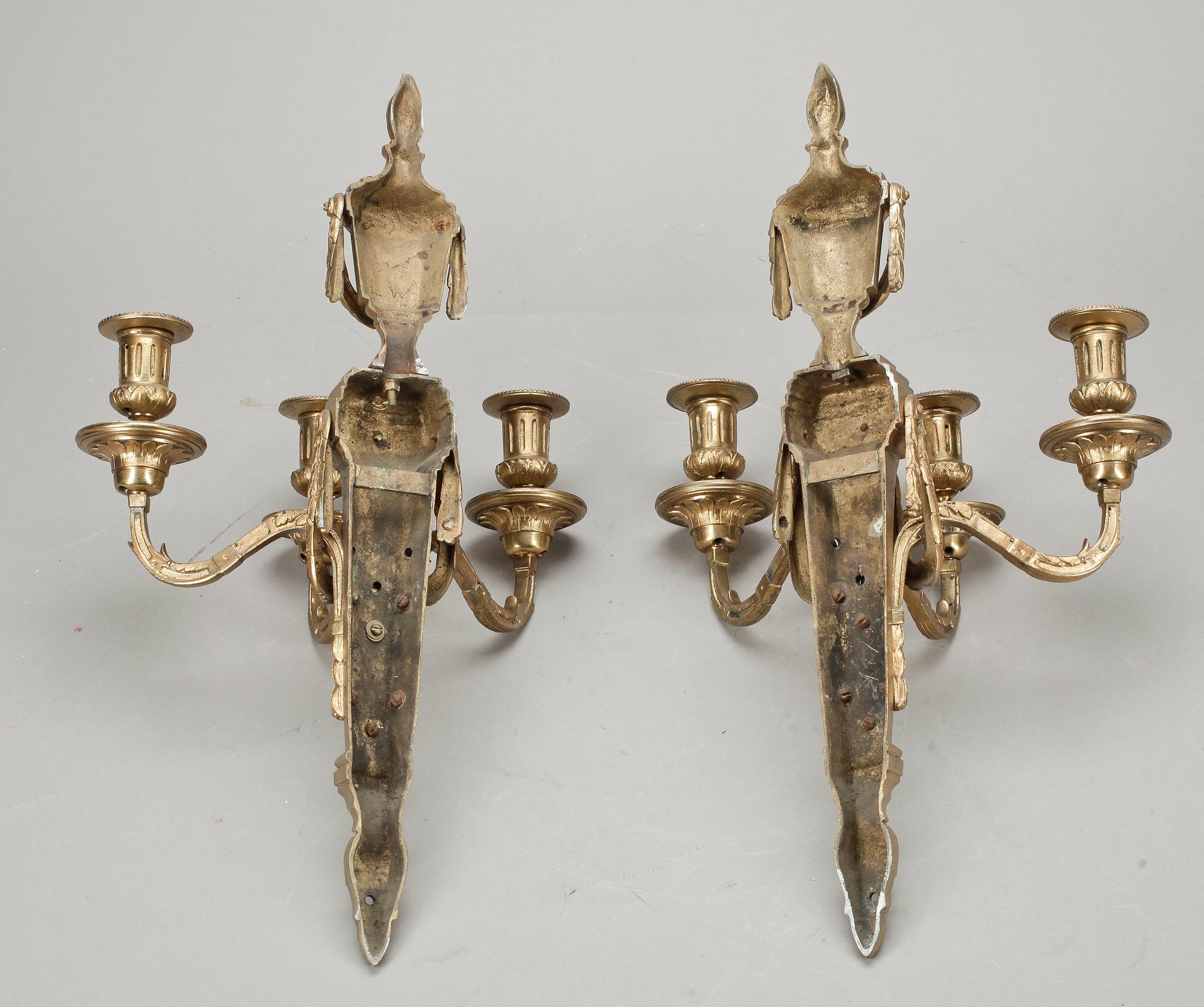 VÄGGAPPLIQUER, ett par, förgylld brons, Louis XVI-stil, sannolikt 1800-talets slut.
