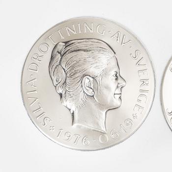 Relief, a pair, silver 999/1000, numbered 456 and 457/3000, Lagerströms Silver AB, Norrtälje 1976.
