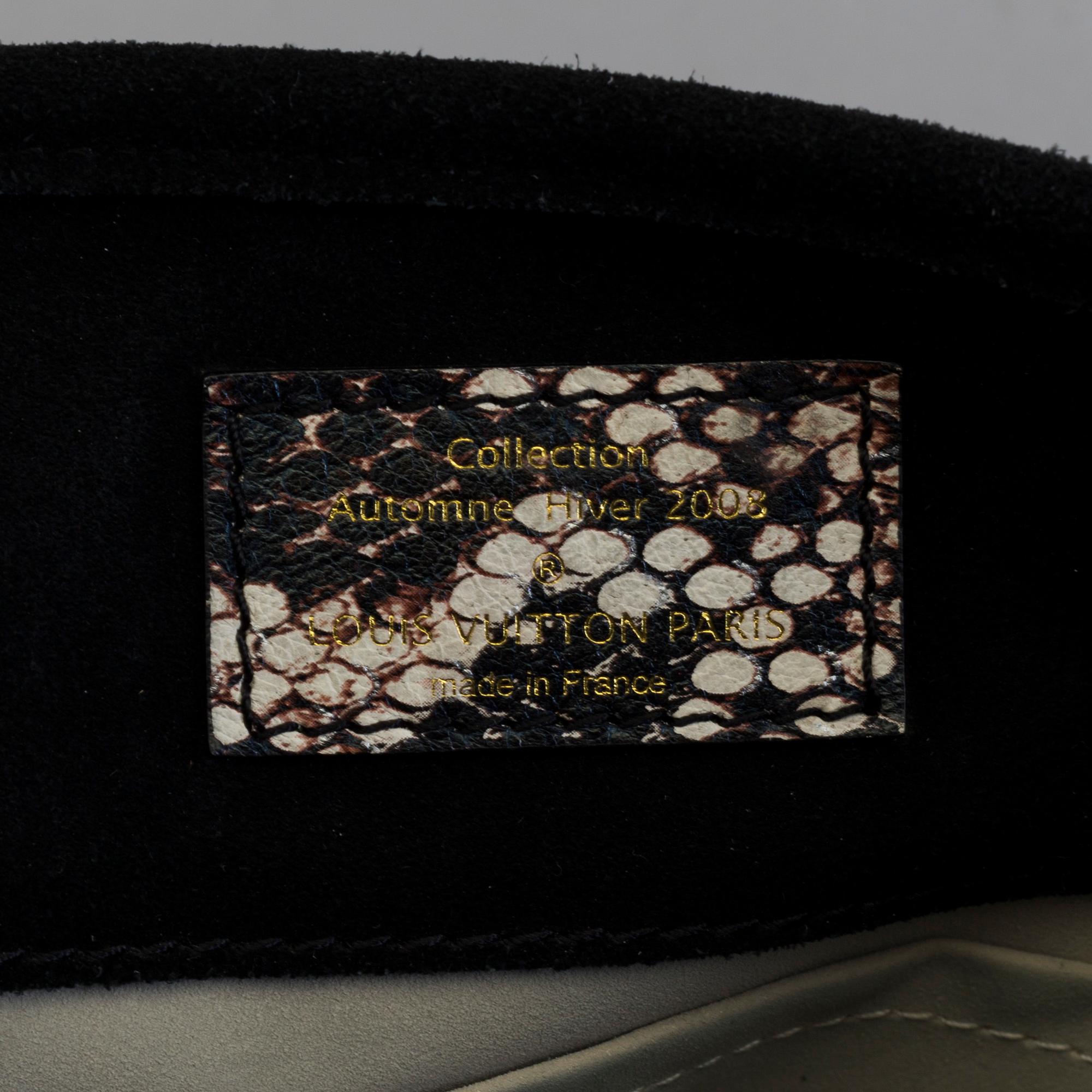 LOUIS VUITTON, a suede handbag, Automne-Hiver 2008.