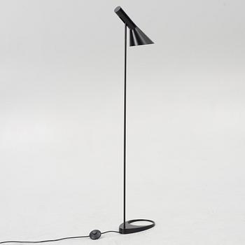 Arne Jacobsen, golvlampa, "AJ", Louis Poulsen, Danmark.