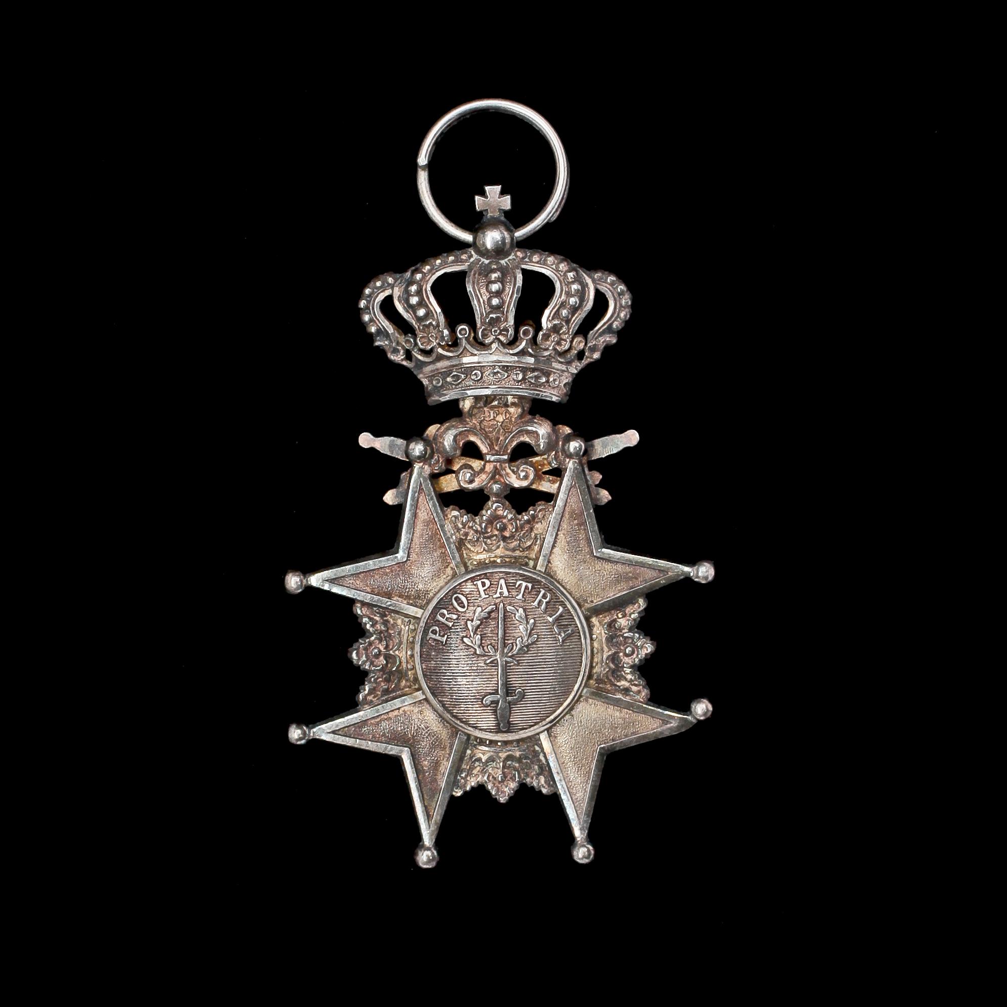 SVÄRDSTECKNET, Kungliga Svärdsorden, silver och emalj, 1900-tal. C F Carlman, Stockholm.