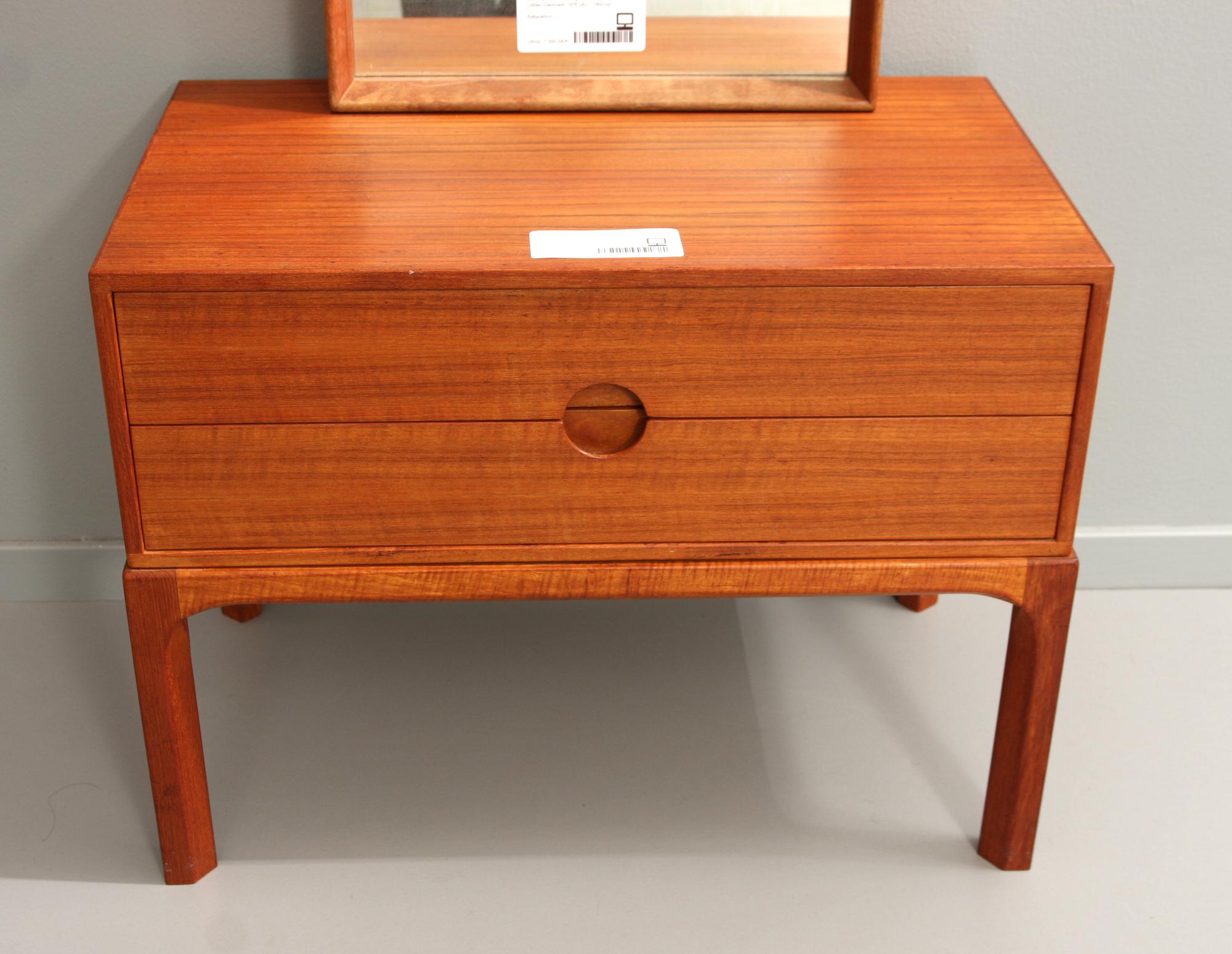 BYRÅ, design Aksel Kjersgaard. Odder Danmark. SPEGEL, 1960-tal.