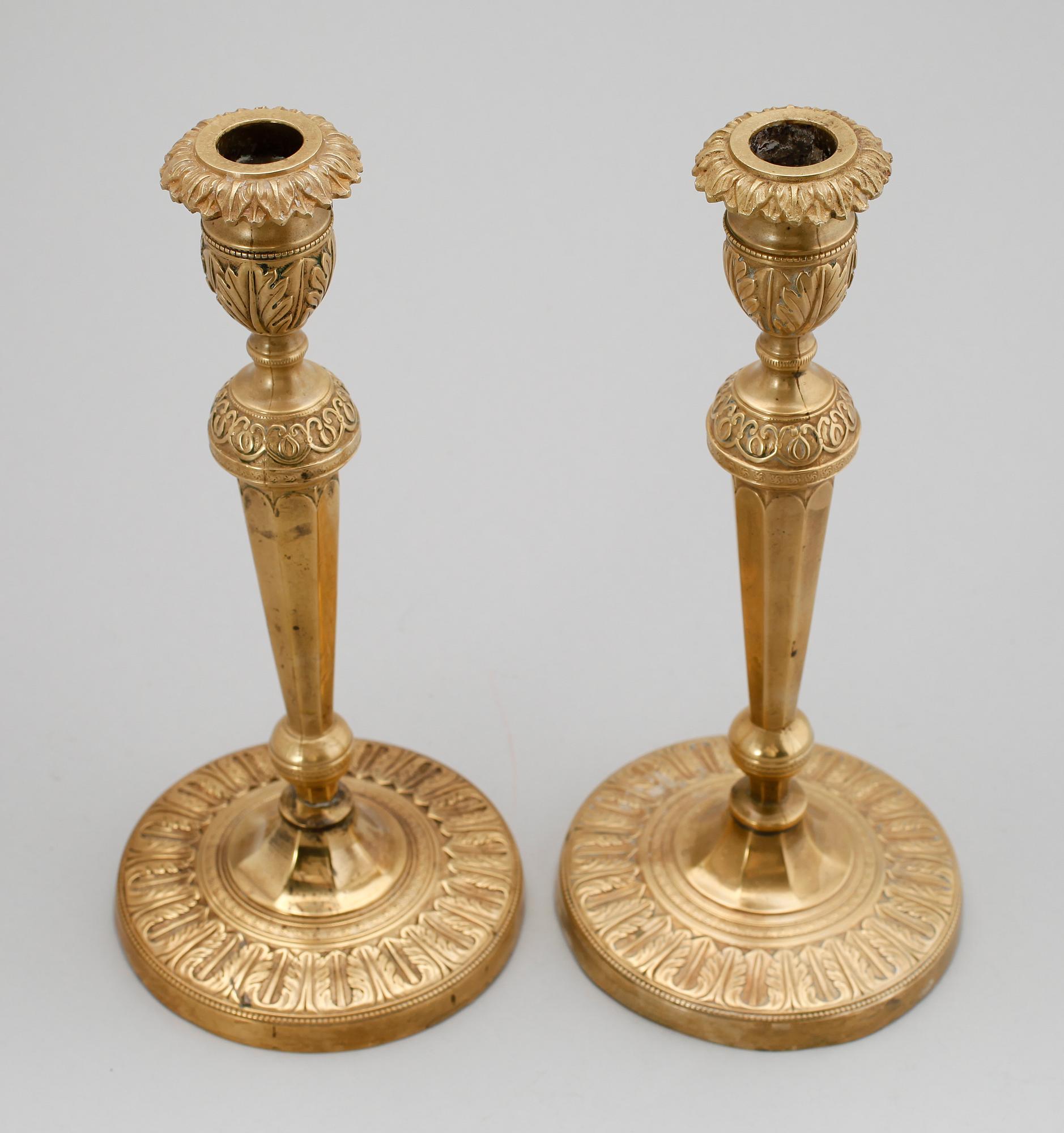 LJUSSTAKAR, 1 par, förgylld brons, empire, tidigt 1800-tal.