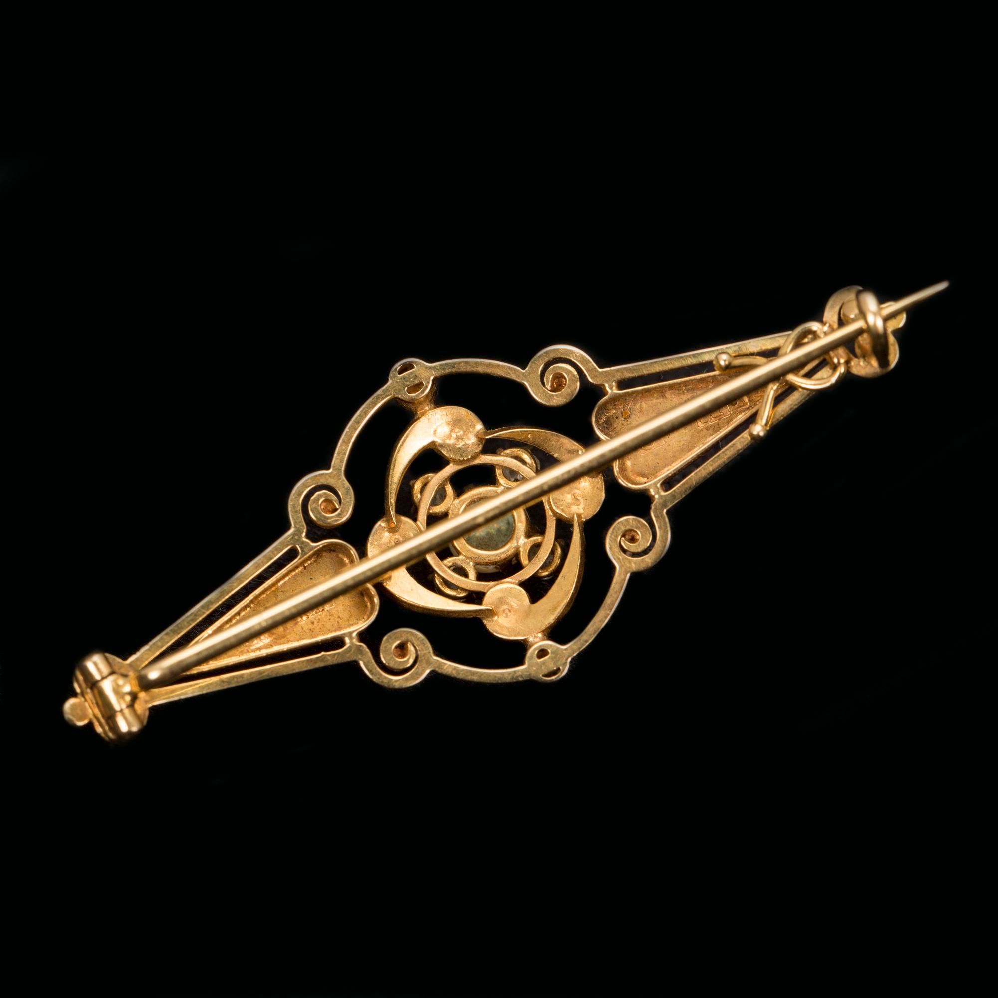 BROSCH, 18 k guld med opal, pärlor samt diamanter. Stämplad "EM", 1897. Vikt ca 3,8 g.