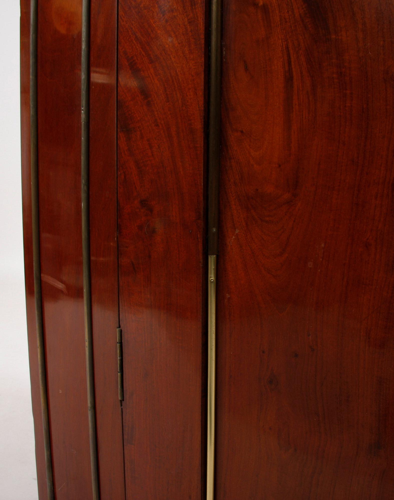 HÖRNSKÅP, sannolikt stockholmsarbete, Karl Johan, 1800-talets första hälft.