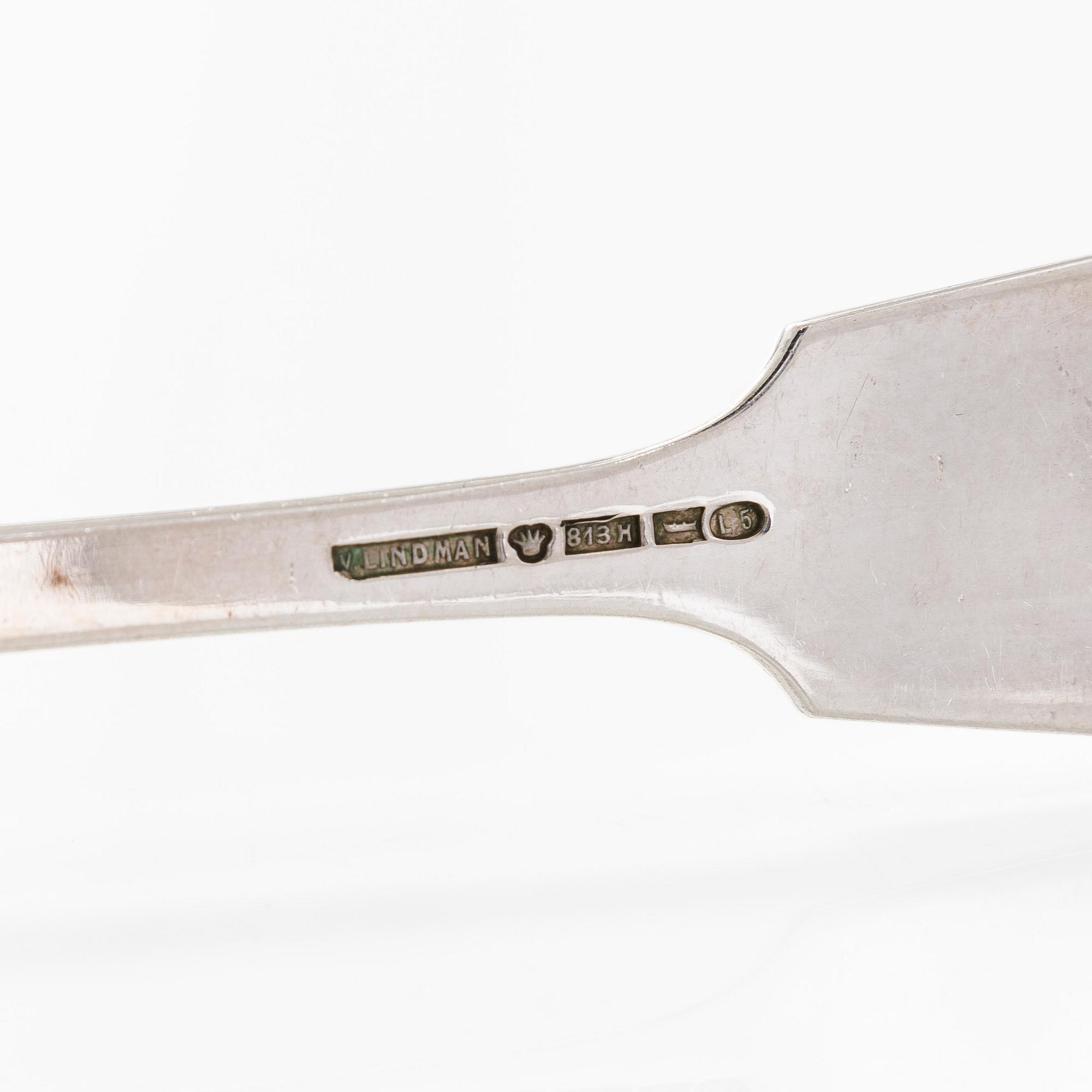 A canteen box of 253 pieces silver cutlery by Viktor Lindman, Helsinki 1916.