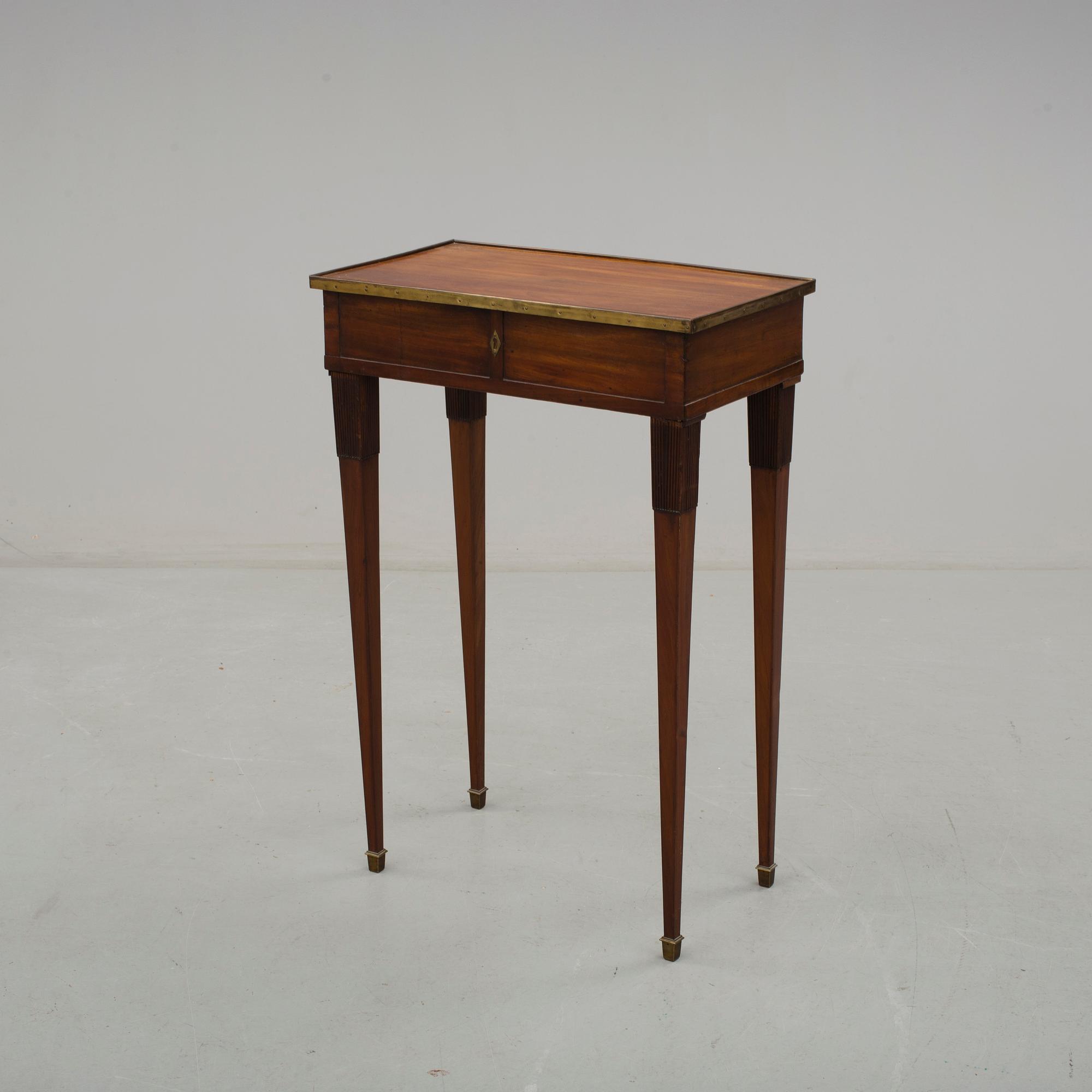 SYBORD. Sengustavianskt. Omkring 1800.