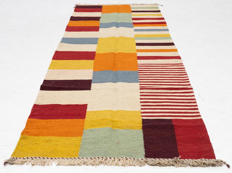 A Kelim runner caroet, 300 x 84 cm.