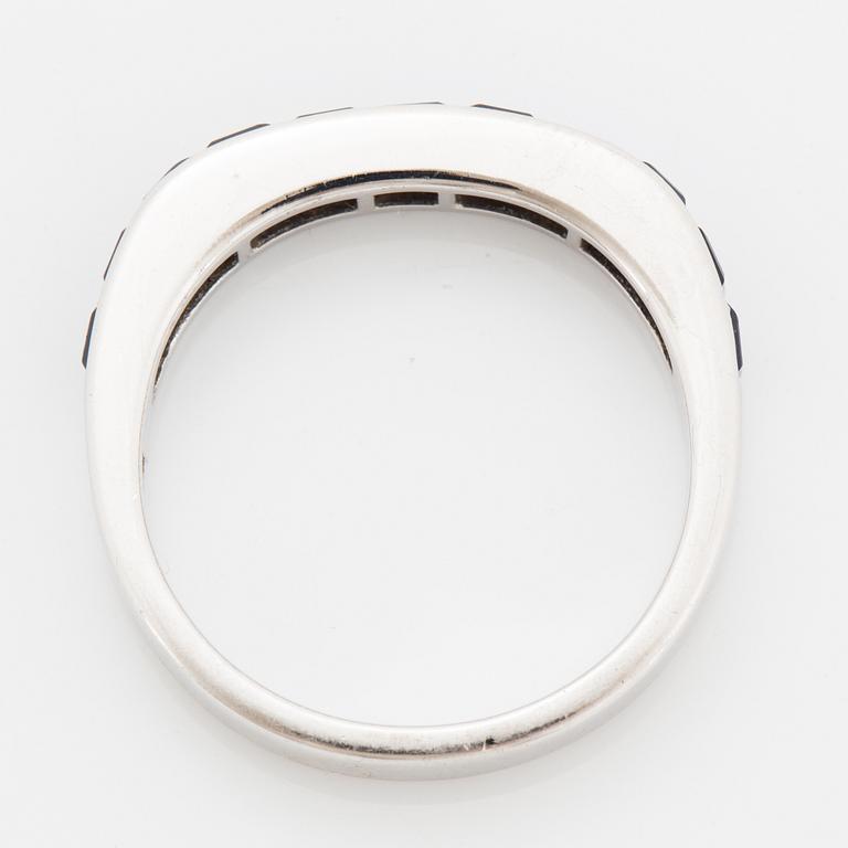 Calibré-cut sapphire ring.