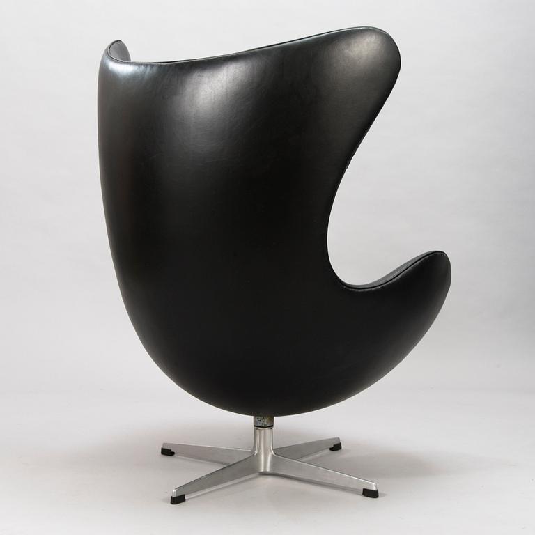 ARNE JACOBSEN, A 1960s arm chair "Egg chair" designed for Fritz Hansen, Denmark.