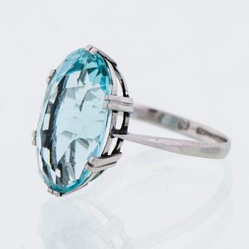 ÖRHÄNGEN, RING och BROSCH, fasettslipade akvamariner, platina.
