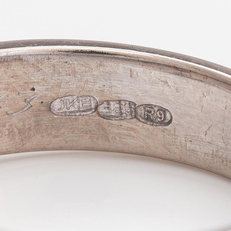 Ring, 14K vitguld, diamanter ca 1.49 ct tot. Jan Böckerman, Helsingfors 2018.