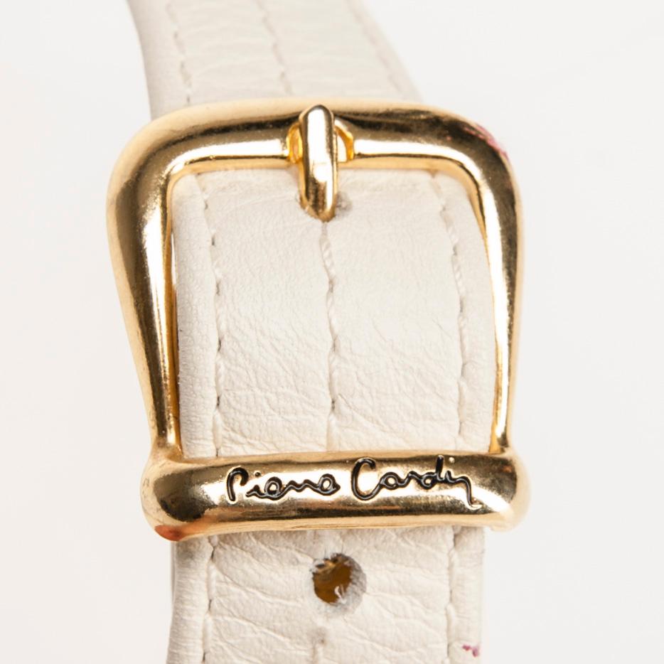 LAUKKU, Pierre Cardin.