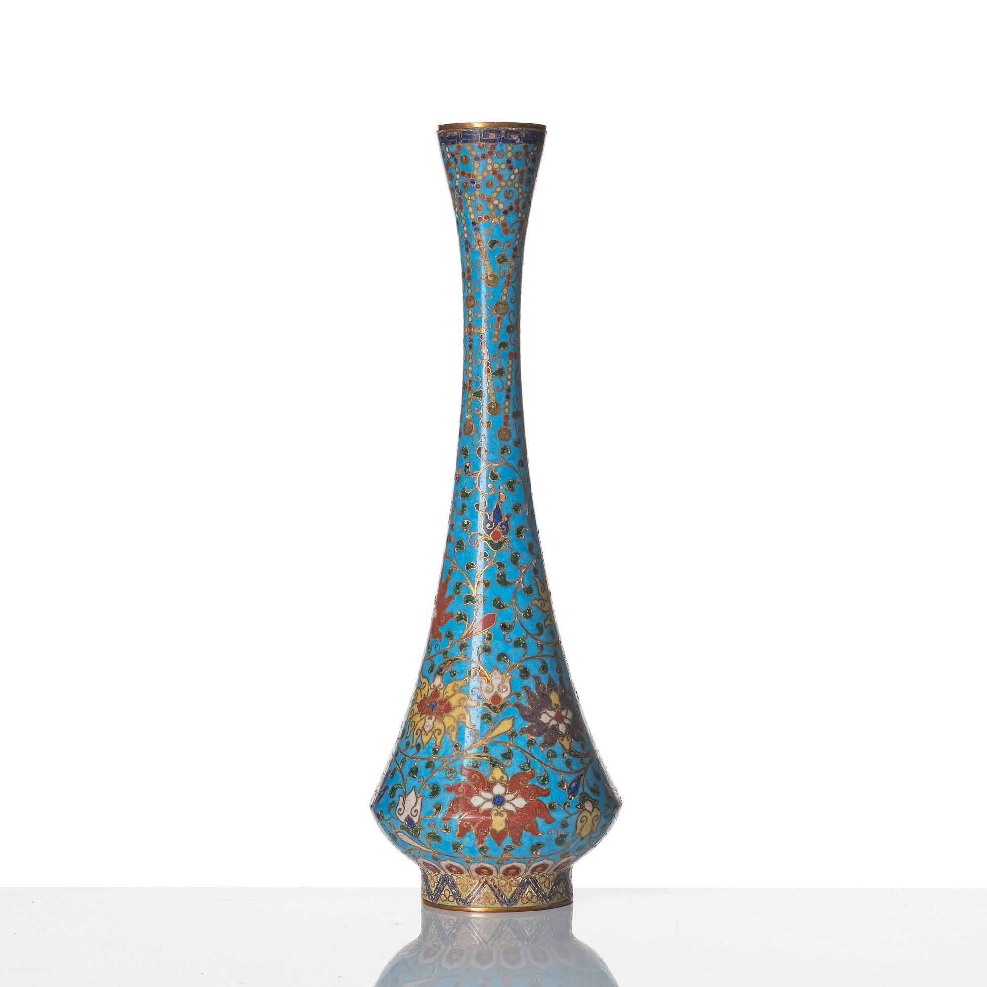 Vas, cloisonné. Sen Mingdynasti/tidig Qingdynasty.