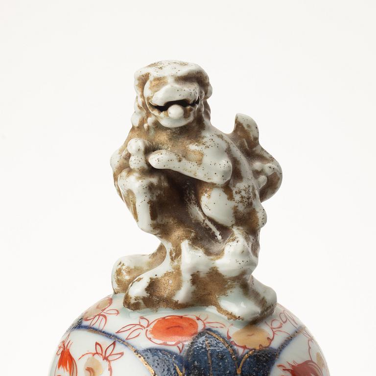 Lockurna, porslin, Japan, Meiji (1868-1912).