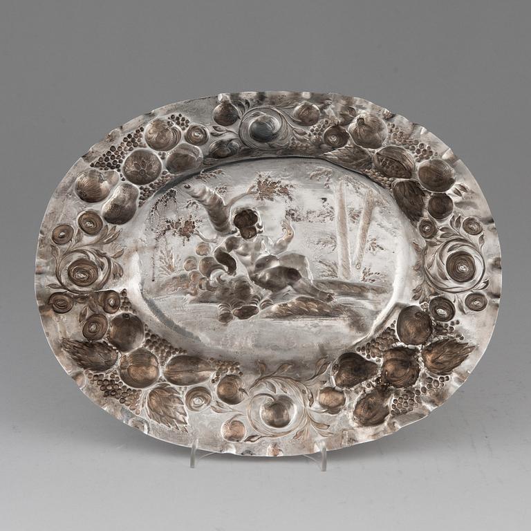 Henning Petri, presenterfat/konfekt, silver, Nyköping 1695. Barock.