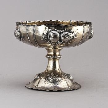 SKÅL på FOT, silver, C G Hallberg, Stockholm, 1914. Vikt 650 g.