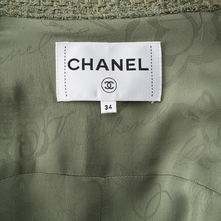 Chanel, A green bouclé jacket, french size 34.