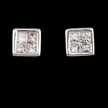ÖRHÄNGEN, 1 par, 18 k guld, princesslipade diamanter tot 0.40 ct.