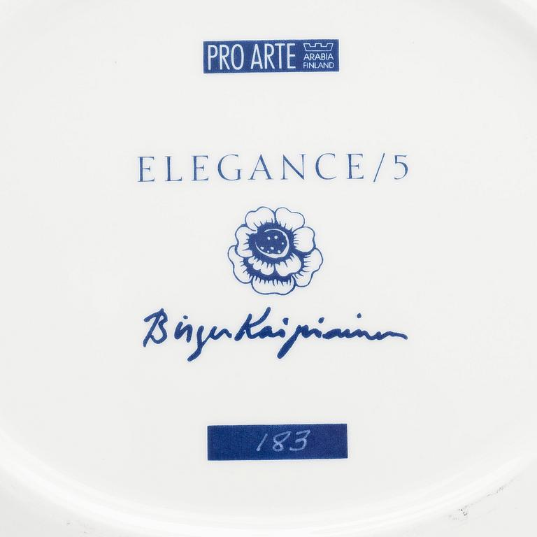 Birger Kaipiainen, A decorative porcelain dish, 'Elegance/5', numbered 183. Pro Arte, Arabia.