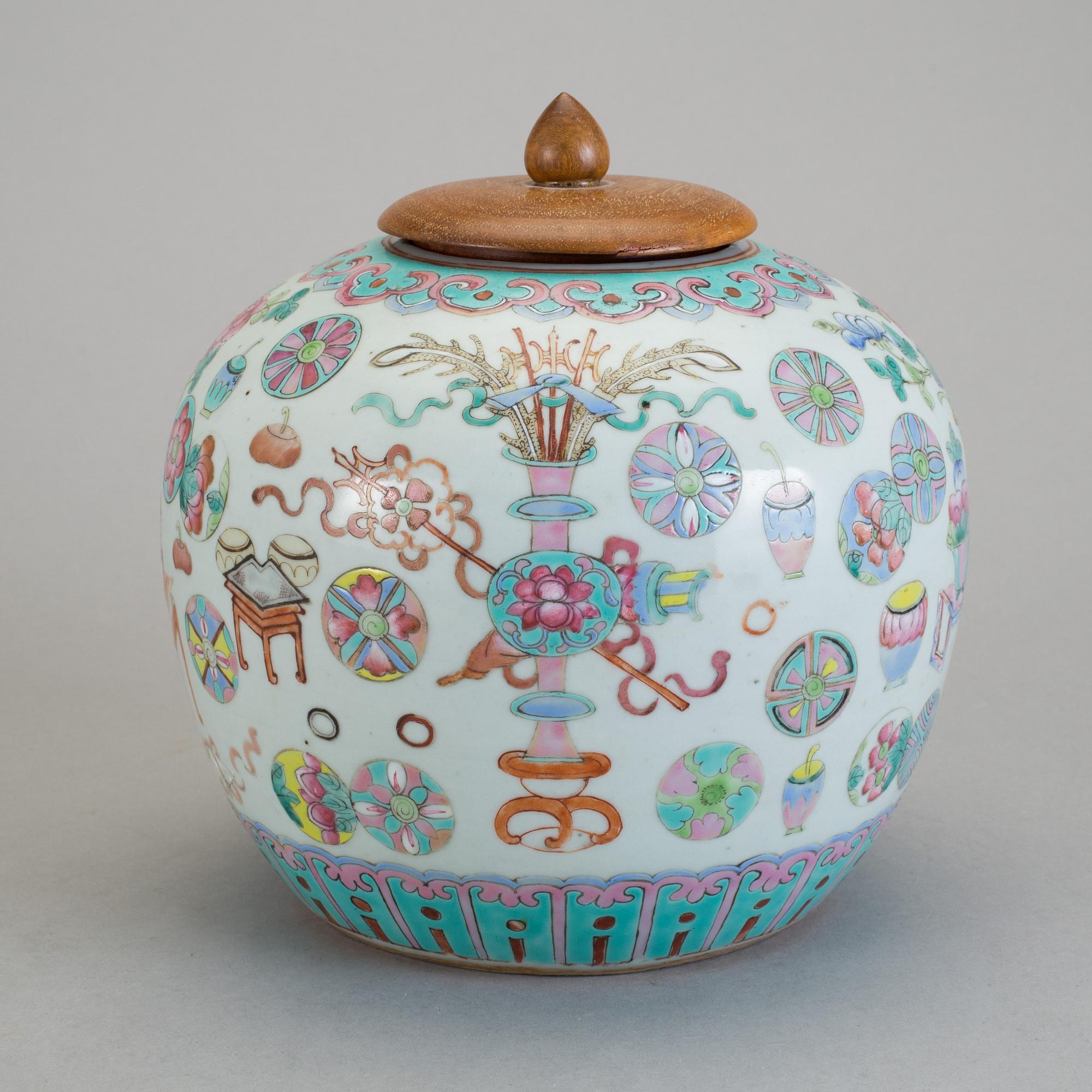 URNA, porslin, Kina, omkring 1900.