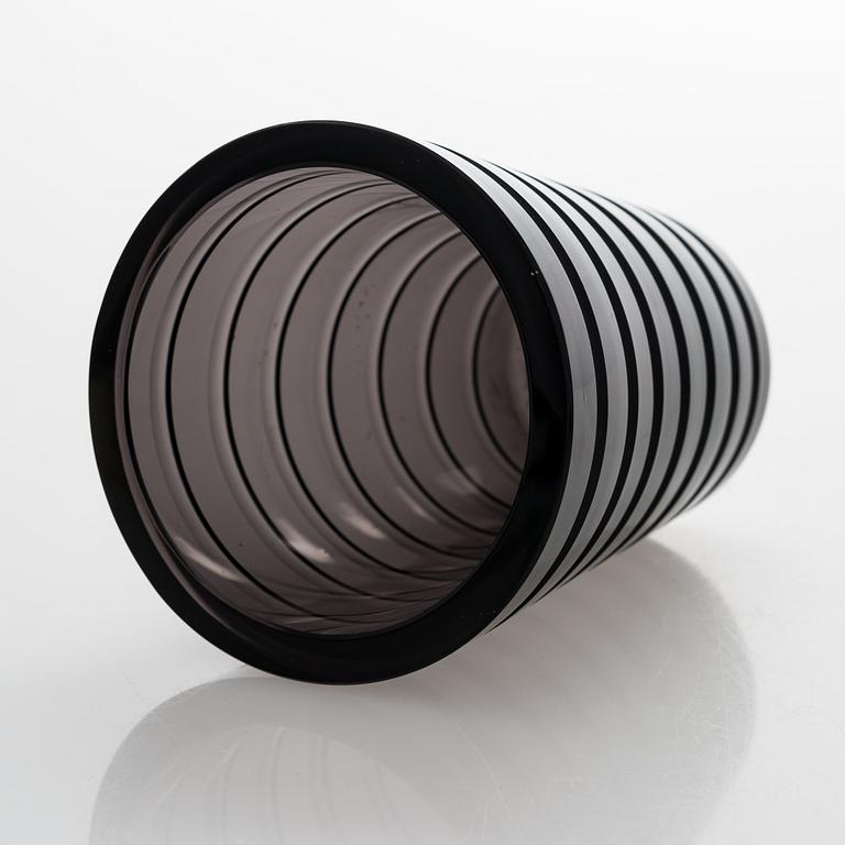 Göran Hongell, A glass vase signed Karhula G.H. -35.