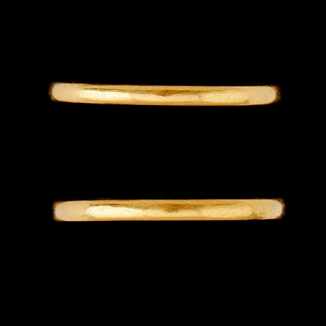 RINGAR, 2 st, 23 k guld. Vikt ca 5 g.
