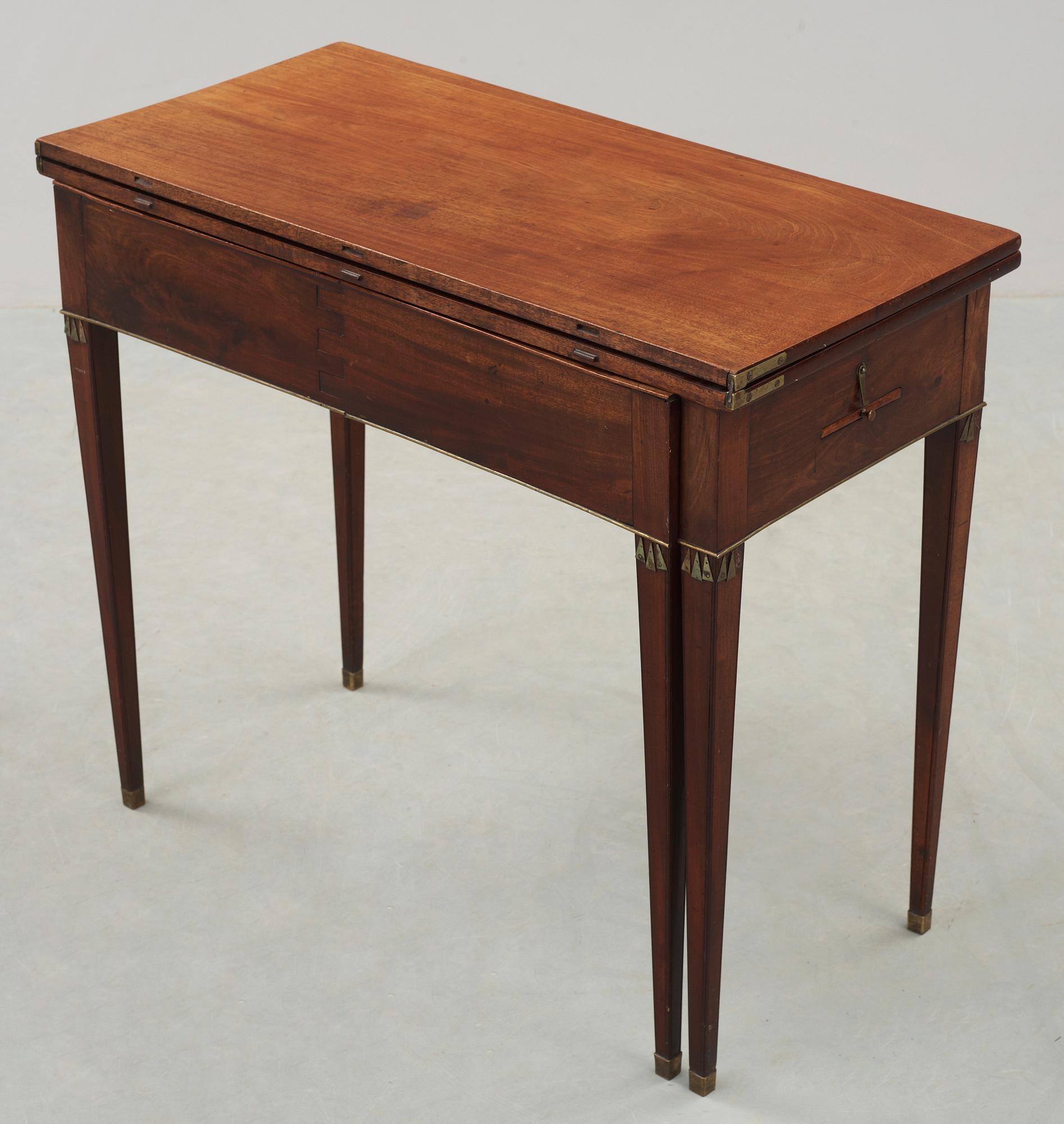 SPELBORD, sengustaviansk, 1800-talets början.