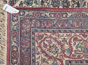 SEMIANTIK KIRMAN. 394,5 x 274,5 cm.