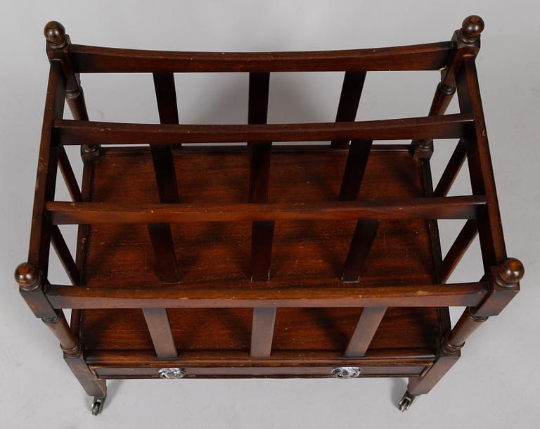 TIDNINGSSTÄLL, England, 1900-talets andra hälft.