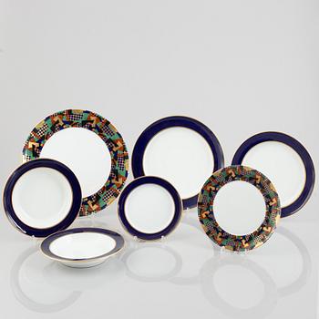 Heikki Orvola, a 135 piece porcelain service, "Festivo", Arabia/Rörstrand, 1980's.